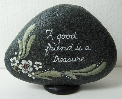 Handpainted rock-friend- verse-flowers-Winenger | #526071625 Creation Art, Rock And Pebbles, Painted Rocks Craft, Painted Rocks Diy, Rock Painting Ideas Easy, Rock Painting Patterns, A Good Friend, Paint Rock, Rock Painting Designs