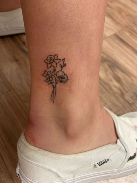 Narcissus And Snowdrop Flower Tattoo, Daffodil Rose Poppy Tattoo, Narcissus Bouquet Tattoo, Poppy And Narcissus Tattoo, Daffodil And Narcissus Tattoo, Poppy And Narcissus Flower Tattoo, Ankle Tattoos Flower, Tiny Flower Bouquet Tattoo, Daisy And Narcissus Tattoo