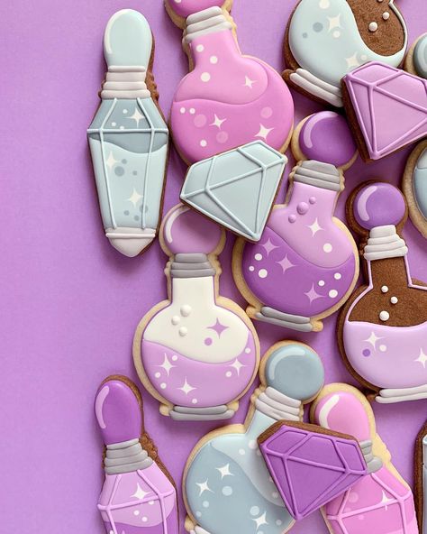 Purple Cookies, Cookies Icing, Sugar Dough, Sugar Cookie Icing, Sugar Cookie Designs, Fox Cookies, Love Potion, Fancy Cookies, Creative Cookies