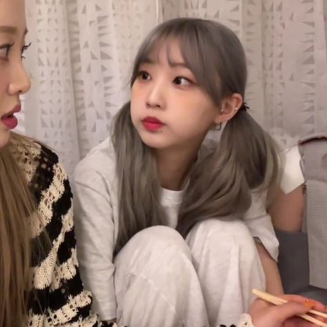 Loona Loonatheworld Yeojin cute lq low quality Vlive icon pfp Yeojin Cute, Icon Pfp, Low Quality, Cute Icons, Pretty Woman, Kpop Girls