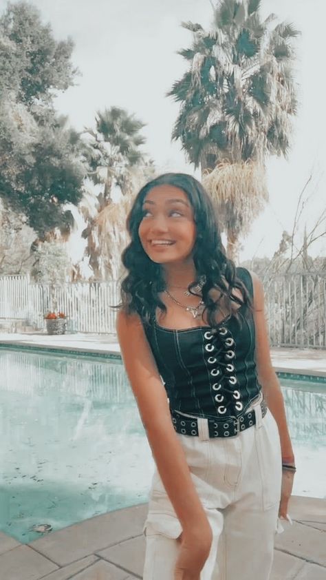 Avani Gregg Tik Tok Videos, Avani Gregg Aesthetic, Avani Gregg Outfits, Tennis Skirt Outfit Street Style, Avani's Outfits, Avani Gregg, Tennis Skirt Outfit, Tik Tok Videos, Famous Girls