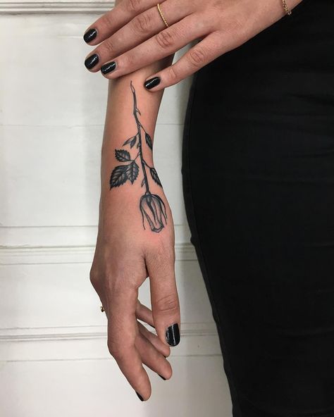 Behind the scars there's a story Side Hand Tattoo, Hand Tattoo Designs, Side Hand Tattoos, Girl Arm Tattoos, Sun Tattoos, Hand Tattoos For Women, Dream Tattoos, Hand Tattoo, Symbolic Tattoos