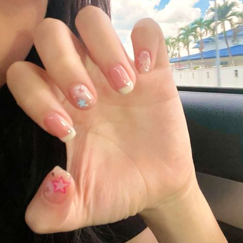 Jelly Like Nails, Manicure Inspo Short Nails, Easy Jelly Nails, Natural Nail Inspo Short Summer, Jelly Short Nails, Short Nails Jelly, Jelly Star Nails, Short Nails Squoval, Short Nails With Stars