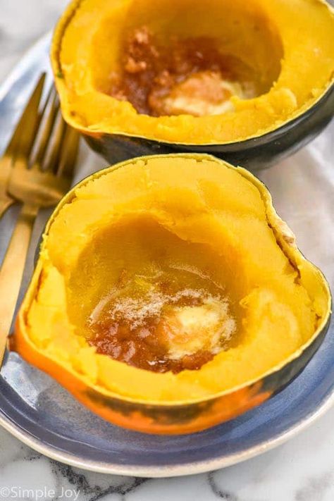 Instant Pot Acorn Squash, Quinoa Stuffing, Acorn Squash Soup, Acorn Squash Recipe, Roasted Acorn Squash, Acorn Squash Recipes, Bacon Wrapped Asparagus, Squash Recipe, Acorn Squash