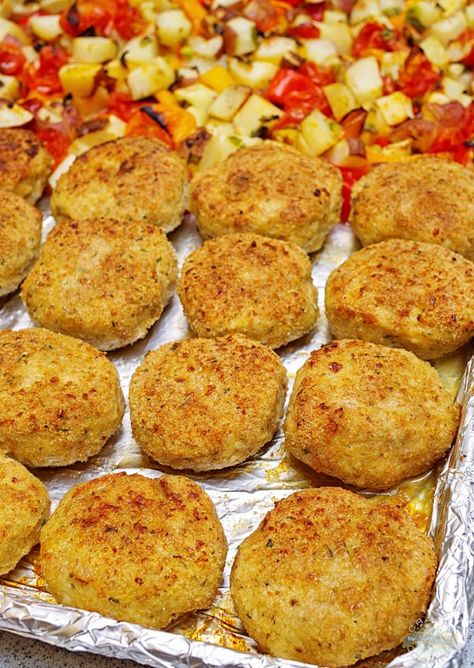 Baked Chicken Patties/Kotletki Chicken Cakes, Chicken Patty Recipes, Chicken Patty, Edible Recipes, Chicken Cake, Chicken Burgers Recipe, Chicken Tikka Masala Recipes, Recipes Savory, Seared Chicken Breast