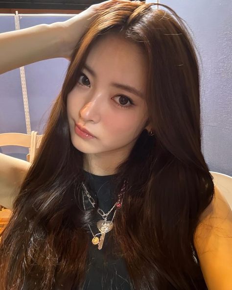 #anna #meovv #annaedit #meovvedit #annatanaka Teddy Girl, The Black Label, Only Girl, Pretty Selfies, Girly Girl, Ulzzang Girl, Up Hairstyles, Korean Girl, Kpop Girls