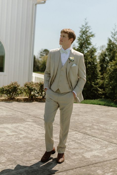 Spring 2024 Groom // Beige Tuxedo // Howe Farms Highlands Chapel // Tori Lynne Photography Tan Groom Suit, Spring Groom, Tan Groom, Beige Tuxedo, Howe Farms, Groom Portraits, Groom Suit, Spring 2024, Wedding Ideas