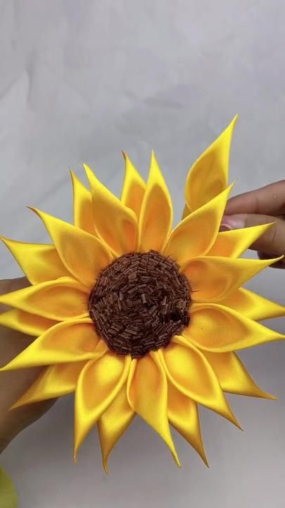 Sunflower teaching#handmade #sunflowers #rose #ribbon #DIY #foryou #cr... | sunflowers ribbon | TikTok Ribbon Sunflower, Ribbon Flowers Diy, Rose Ribbon, Nh Wedding, Neck Tie Knots, Ribbon Diy, Sunflower Bouquets, Diy Ribbon, Ribbon Flowers