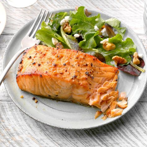 Rhododendron Oregon, Honey Salmon Recipes, Fillet Recipes, Salmon Fillet Recipes, Fish Meals, Salmon Glaze Recipes, Salmon Soy Sauce, Grilled Salmon Recipes, Marinated Salmon