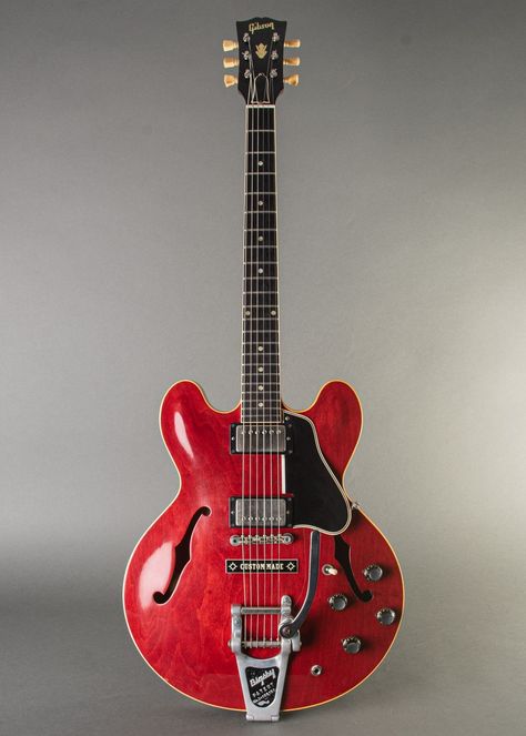 Gibson ES-335 1961, Cherry | Carter Vintage Guitars Gibson Es 335 Red, Metal Guitars, Gibson Es 335, Epiphone Guitars, Gibson Es, Guitar Store, Guitar Obsession, Vintage Guitar, Rock Metal