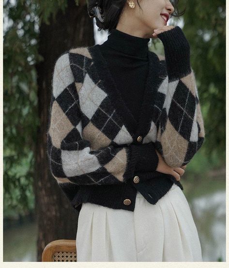 This cute chic modern and 80's vintage style sweater style plaid jumper makes you looks stylish. ❤️ Materials:  32%mohair+28% Marino wool+40% acrylic Sizes： 🌟Pullover jumper S chest：104cm(41") length:64cm(25.2") M chest: 108cm(42.5") length:66cm(25.9") 🌟Cardigan  S chest: 96cm(37.8") length:52cm(20.5") M chest: 100cm (39.4") length:54cm(21.3") L chest: 104cm(40.9") length:56cm(22") Patchwork Knit, Plaid Jumper, Jacket Outfit Women, Casual Knitwear, Pullover Mode, Plaid Pullover, Coat Women Fashion, Langer Mantel, Plaid Sweater