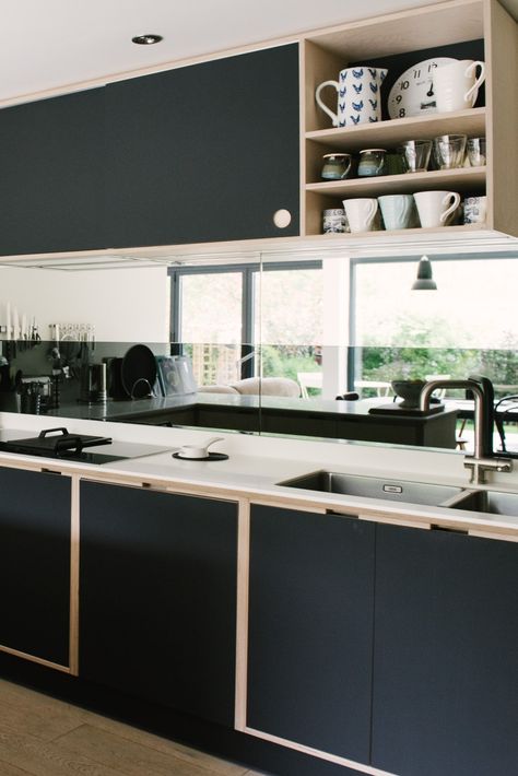 Kitchen with Mirror Splashback // Black Plywood Kitchen // Laminated Kitchen // Modern Black Kitchen Kitchen With Mirror, Kitchen Modern Black, Matt Black Kitchen, Black Plywood, Modern Black Kitchen, Cottage Kitchen Design, Plywood Kitchen, Plywood Furniture, Black Kitchen