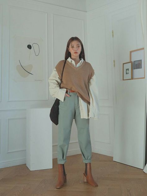 Travel Outfit Spring, Mode Ulzzang, Haine Diy, Corduroy Shirt, Stil Inspiration, Korean Girl Fashion, Ținută Casual, Modieuze Outfits, Color Fashion