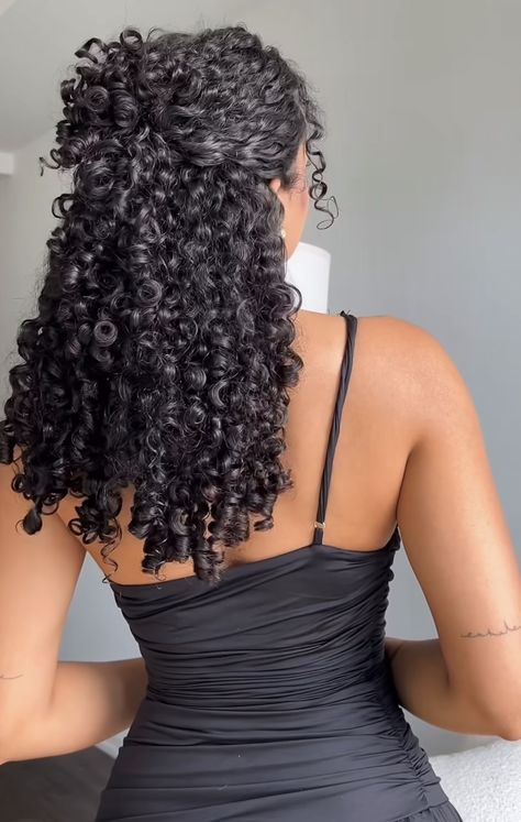 Prom Hairstyles Long Curly Hair, Healthy 3b Hair, Curly Hair Growth Aesthetic, Hydrated Curly Hair, Curly Long Hair Black Women, Curly Healthy Hair Aesthetic, Jet Black Curly Hair Natural, Healthy Curly Hair Black Women, Healthy Curls Aesthetic