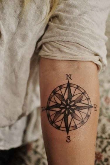 Wanderlust Tattoo Ideas | Photos of Wanderlust Tattoos Small Compass Tattoo, Nautical Compass Tattoo, Tattoo Bras Homme, Compass Tattoo Men, Diy Tattoo Permanent, Compass Tattoo Design, Cool Arm Tattoos, Muster Tattoos, Small Arm Tattoos