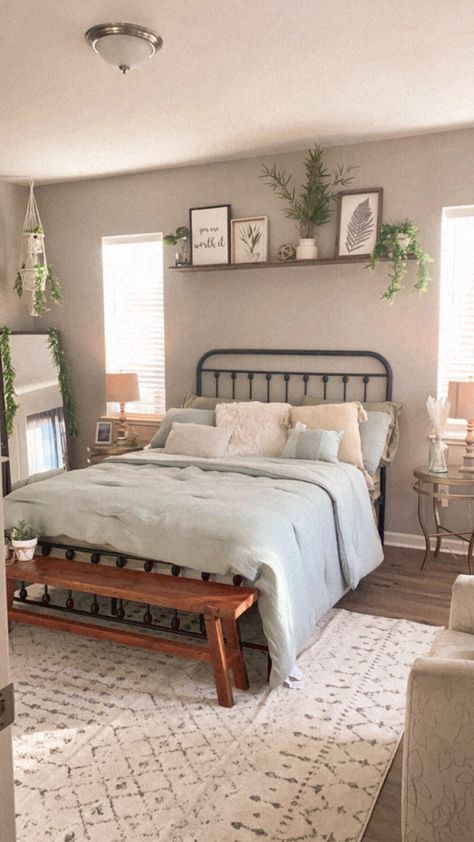 Grown Up Boho Bedroom, Farmhouse Grey Bedroom, Farmhouse Twin Bedroom, Gender Neutral Bedroom For Couples, Gray Boho Bedroom, Boho Country Bedroom, Rustic Grey Bedroom, Couple Bedroom Ideas For Small Rooms, Small Spare Bedroom Ideas