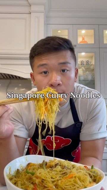 Jacky on Instagram: "Ever tried Singapore curry noodles? One of my favourites right here. Full recipe on kwokspots.com" Spicy Singapore Noodles Recipe, Noodle Sauce Recipe, Singapore Noodles Recipe, Korean Food Side Dishes, Pancit Recipe, Vermicelli Recipes, Asian Noodle Dishes, Curry Pasta, Singapore Noodles