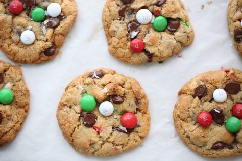 MINT M&M CHOCOLATE CHIP COOKIES - Passion 4 baking :::GET INSPIRED::: Trail Mix Cookies, Dark Chocolate Candy, Preppy Kitchen, Oatmeal Cookies Chewy, Oats And Honey, Mint Recipes, Peanut Butter Honey, Baking Blog, Roasted Almonds