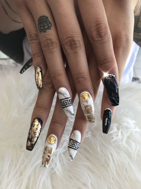 Versace Nails, Gucci Nails, Exotic Nails, Glam Nails, Luxury Nails, Coffin Nails Designs, Fire Nails, Bling Nails, Pretty Acrylic Nails