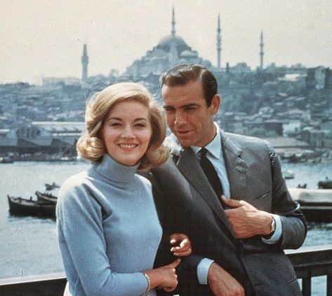 Sean Connery and Daniela Bianchi during filming of the second James Bond movie, "From Russia With Love" (1963). #SeanConnery #DanielaBianchi #JamesBond #movie #FromRussiaWithLove #007 #fashion #actor #actress Bond Babe, Sean Connery James Bond, James Bond Girls, Licence To Kill, Ursula Andress, Scottish Actors, Grace Jones, James Bond Movies, Roger Moore