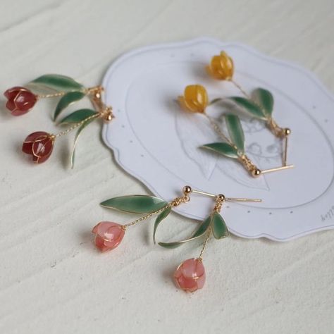 Tulip Earrings, Earrings Wire, I Promise You, Hypoallergenic Earrings, Floral Jewellery, Uv Resin, Floral Earrings, Wire Wrapped Jewelry, I Promise