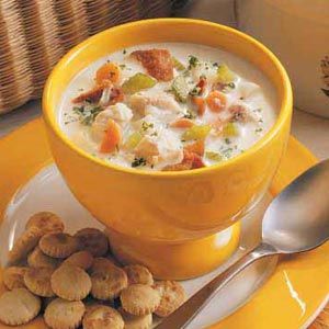 Making this tonight with leftover fish caught in the summer :) Potatoes And Bacon, Fish Chowder, Chowder Recipe, Wild Game Recipes, Fish Sandwich, Paleo Recipes Easy, Chowder Recipes, Game Food, Delicious Soup