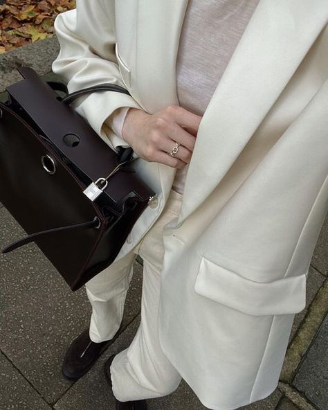 Carina Nicklas, Autumn Outfits, Chloe Faye, Which One Are You, Minimal Fashion, Fall Outfits, Top Handle Bag, Fall Winter, Shoulder Bag