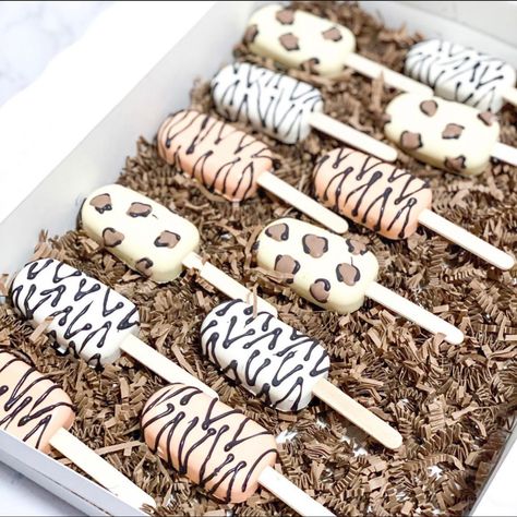 Safari Pops, Wild One Cakesicles, Safari Cake Popsicles, Jungle Cakesicles, Safari Cakesicles, Animal Cake Pops Jungle, Safari Cake Pops, Safari Chocolate Covered Oreos, Magnum Cake