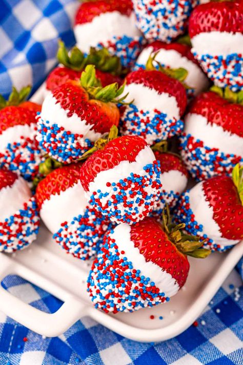 4th of July Strawberries 4th July Food, Patriotic Desserts, Patriotic Food, Blue Desserts, Festive Desserts, 4th Of July Desserts, Slow Cooker Desserts, Fourth Of July Food, Fruity Desserts