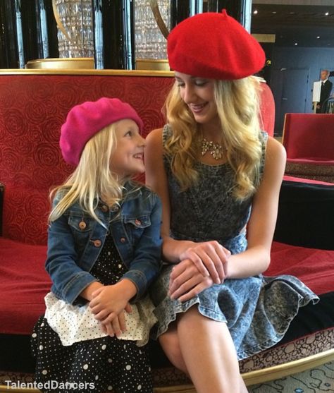 So cute Chloe and Clara Young Chloe Lukasiak, Clara Lukasiak, Chloe Lukasiak, Mom Show, Dance Mom, Cute Animals Images, I Miss Her, Mother And Father, Dance Moms