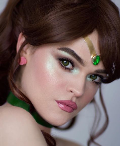 This Makeup Genius Turned Herself Into All The Sailor Scouts From "Sailor Moon" And We're Very Impressed Sailor Jupiter Costume, Sailor Moon Makeup, Makoto Kino, Sailor Scout, Sailor Moon Cosplay, Zodiac Signs Sagittarius, Sailor Pluto, Sailor Uranus, Sailor Moon Character