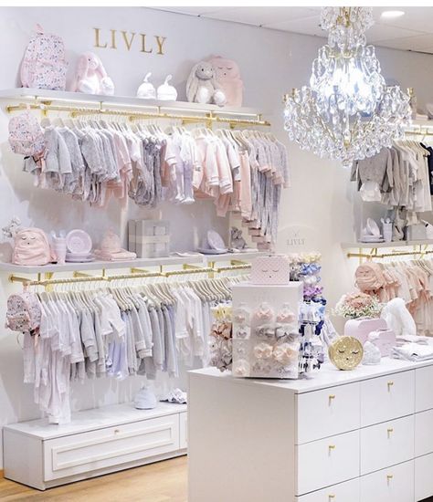 Kids Boutique Ideas, Baby Boutique Display, Childrens Boutique Ideas, Clothing Boutique Decor, Baby Store Display, Kids Clothing Store Design, Tor Design, Cozy Baby Room, Storing Baby Clothes