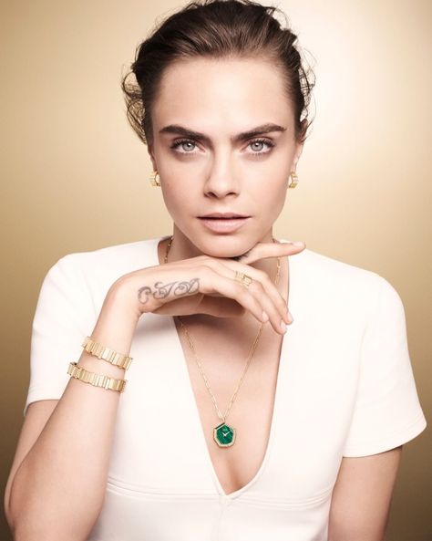 Gem Dior Jewelry 2022 Campaign Cara Delevingne Photos Jewelry Campaign, Jewelry 2022, David Sims, Dior Collection, Dior Jewelry, Dior Fashion, Medallion Necklace, Cara Delevingne, Rose Gold Jewelry