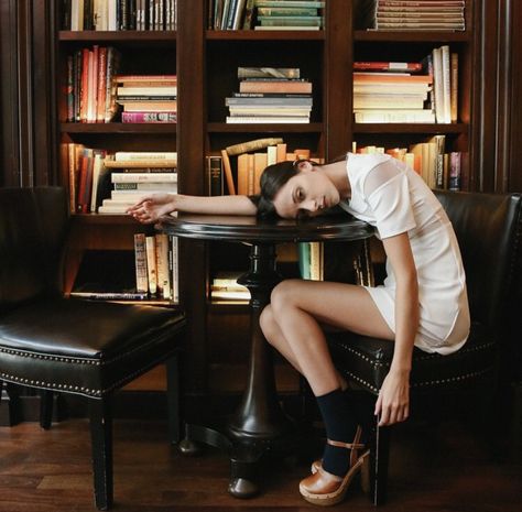 Whitney Hayes Nomad Hotel Library Photo Shoot, Librarian Chic, Book Obsession, Vsco Film, Library Aesthetic, 90s Model, Morgan Library, Grad Photos, Creative Portraits