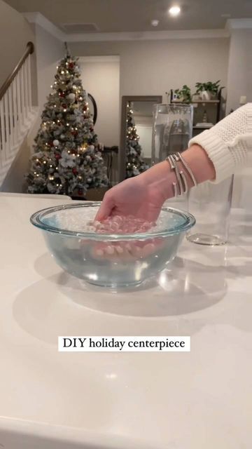 Holiday Centerpieces Diy, Christmas Party Centerpieces, Christmas Decorations Centerpiece, Christmas Hacks, Christmas Themes Decorations, Christmas Decorations Diy Outdoor, Holiday Centerpieces, Christmas Decorations For The Home, Elegant Home