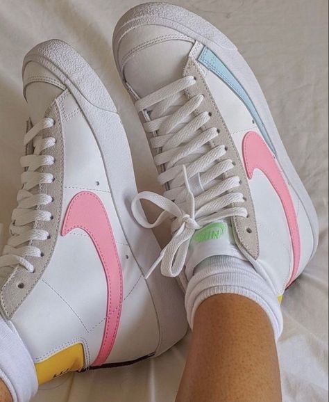 Nike Blazers Outfit, Buty Marki Nike, Boty Nike, Trendy Shoes Sneakers, Nike Shoes Girls, Preppy Shoes, Womens Blazer, All Nike Shoes, Brands Fashion