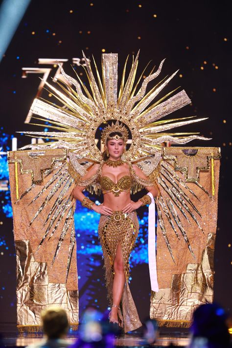 The wildest national costumes from the 73rd annual Miss Universe pageant Miss Universe Costume, Universe Costume, Miss Universe Costumes, Miss Universe National Costume, Sparkle Outfit, Red Crown, Miss India, National Costume, Black Platform Boots