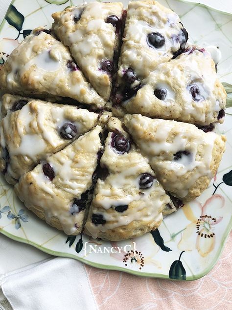 Blueberry Buttermilk Scones Buttermilk Recipes Healthy, Scones With Buttermilk, Scones And Clotted Cream, Sour Cream Biscuits, Breakfast Kids, Buttermilk Scones, Pineapple Dessert, Tea With Friends, Pie Easy