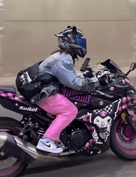 Kuromi motorcycle black pink sanrio Hello Kitty Bike, Pink Motorcycle, Hello Kitty Car, Image Moto, Hello Kitty Kuromi, Custom Sport Bikes, Get In Loser, Biker Aesthetic, Motorcycle Aesthetic