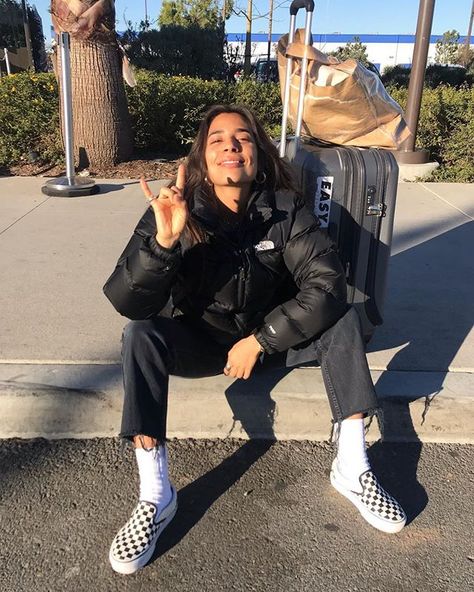 Bianca Valle (@vbiancav) • Instagram photos and videos Vans All Black, Alien Superstar, Bad Fashion, Expensive Taste, Winter Capsule, Dream Closets, Winter Lookbook, Winter Capsule Wardrobe, Fits Inspo