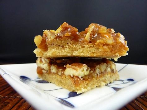 Easy Pecan Bars, Recipes With Butterscotch Chips, Pecan Bars Recipe, Pecan Pie Bites, Cookies And Candy, Pecan Bars, Pie Bites, Chocolate Crinkles, Pecan Pie Recipe