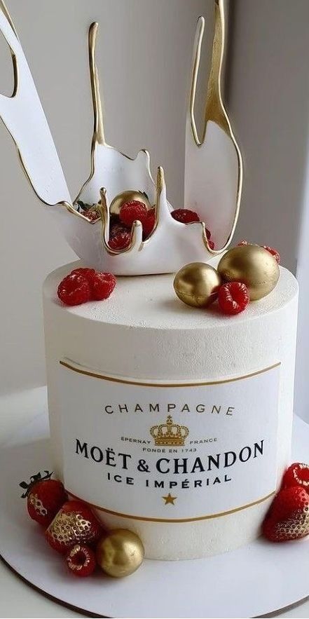 Moet Cake, Champagne Cake Design, 50th Birthday Cake For Women, Your Birthday, Royal Cakes, Wine Cake, Champagne Birthday, Champagne Cake, Would You