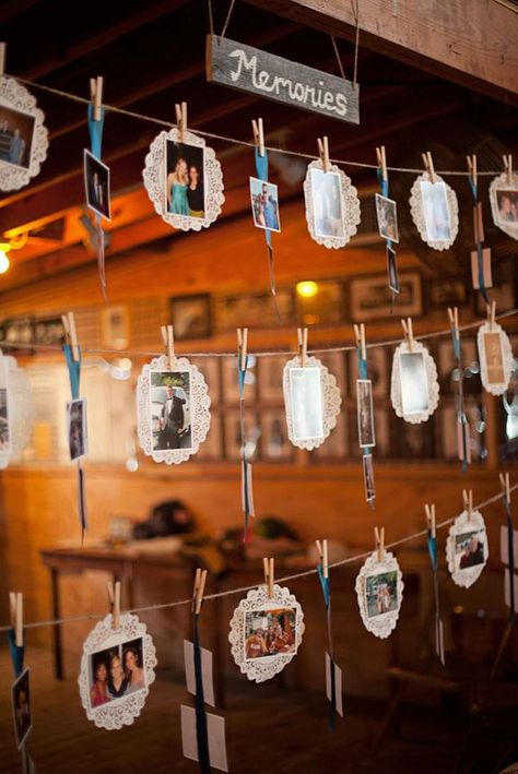 beautiful wedding photo display ideas Wedding Couple Table, Diy Photo Display, Wedding Photo Display, Deco Champetre, Rustic Wedding Diy, Creative Wedding Ideas, Vintage Party, Austin Wedding, Diy Photo