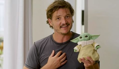 Pedro Pascal Talks Fondly About Co-Star Baby Yoda Pedro Pascal And Grogu, Pedro Pascal Rares, Pedro Pascal Pfp, Pedro Pascal Funny, Love Of My Live, Rawr Xd, Oscar Isaac, Pedro Pascal, Baby Star