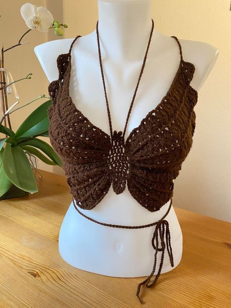 how.to.crochet.pettren.top.10.ideas.video.pleez.chek.tha.video top and unique crochet patterns free ideas top 50 ❣❣✌ Butterfly Crop Top Crochet, Crochette Tops, Crochet Butterfly Top Outfit, Crochet Tops Y2k, Crochet Tops Butterfly, Crochet Tops Big Bust, Crochet Butterfly Top Free Pattern, Top Mariposa Crochet, Crochet Butterfly Wings