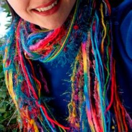 Very simple project - cut lengths of sari yarn with other ribbons and yarns to create a simple yarn scarf with no sewing required. Silk Yarn Projects, Recycled Sari Silk Yarn, Rainbow Fringe, Crochet Necklaces, Making Scarves, Yarn Scarf, Ribbon Ideas, Rainbow Accessories, Yarn Necklace