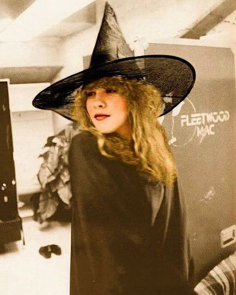 Stevie Nicks Witch, Stevie Nicks Rhiannon, Stevie Nicks Pictures, Halloween Costumes 2022, Wicker Man, Round Of Applause, Mazzy Star, Florence Welch, Halloween This Year