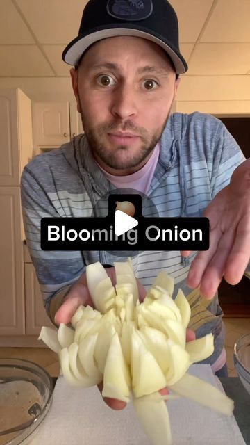 Jorey Tessier on Instagram: "🧅 
.
.
.
Instructions: measure the ingredients with your ❤️ and air fry 350 for 15 minutes.
.
.
.
#airfryer #onion #bloomingonion #airfryerrecipes #snacks" Blooming Onion Recipes, Actifry Recipes, Red Onion Recipes, New Air Fryer Recipes, Bloomin Onion, Air Fryer Recipes Vegetarian, Blooming Onion, Dehydrated Onions, Tree Sign