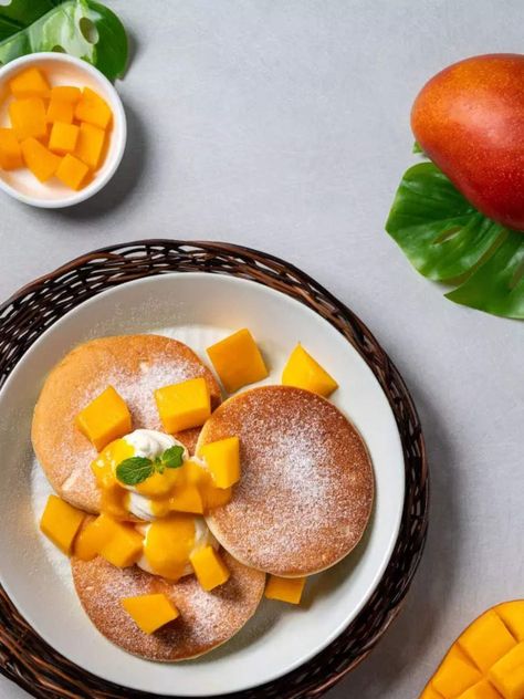 Mango Pancakes, Vanilla Pancakes, Fluffy Pancake Recipe, Cooking Breakfast, Mango Chunks, Mango Puree, Fluffy Pancakes, Glutinous Rice, Banana Pancakes