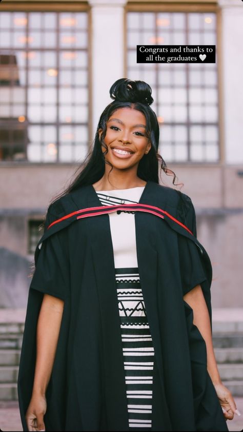 Graduation Fits, Graduation Shoot Ideas, Graduation Ceremony Outfit, Grad Picture Ideas, Ceremony Outfit, Grad Outfits, Graduation Photography Poses, Graduation Picture, Graduation Picture Poses